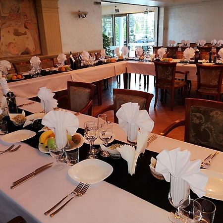 Terra Europe Brontes Hotel تارغوفيشته المظهر الخارجي الصورة