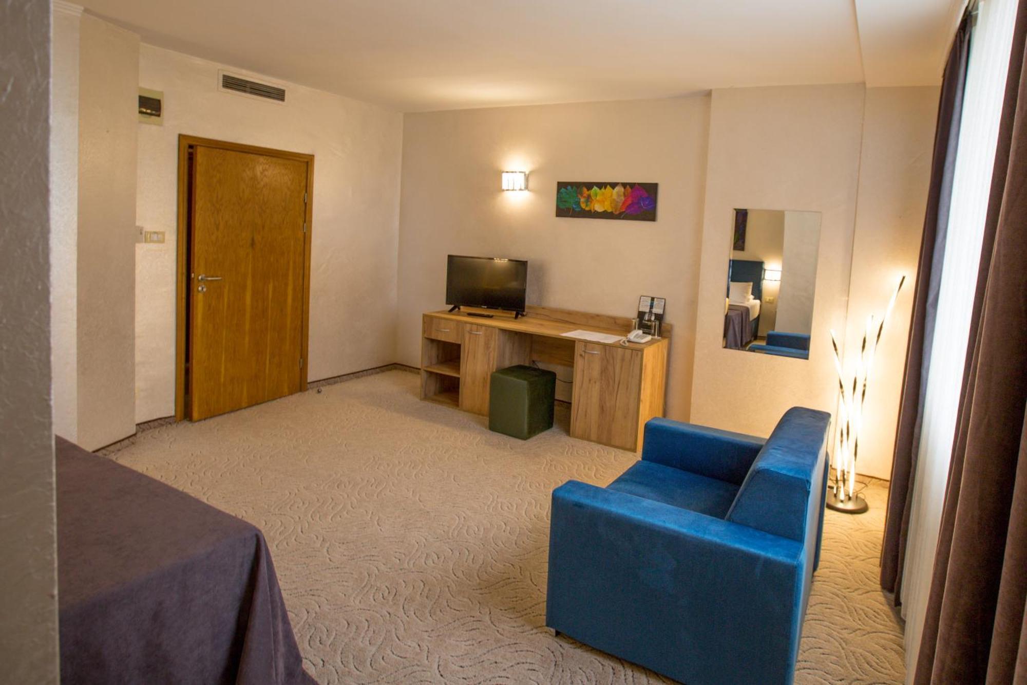 Terra Europe Brontes Hotel تارغوفيشته المظهر الخارجي الصورة