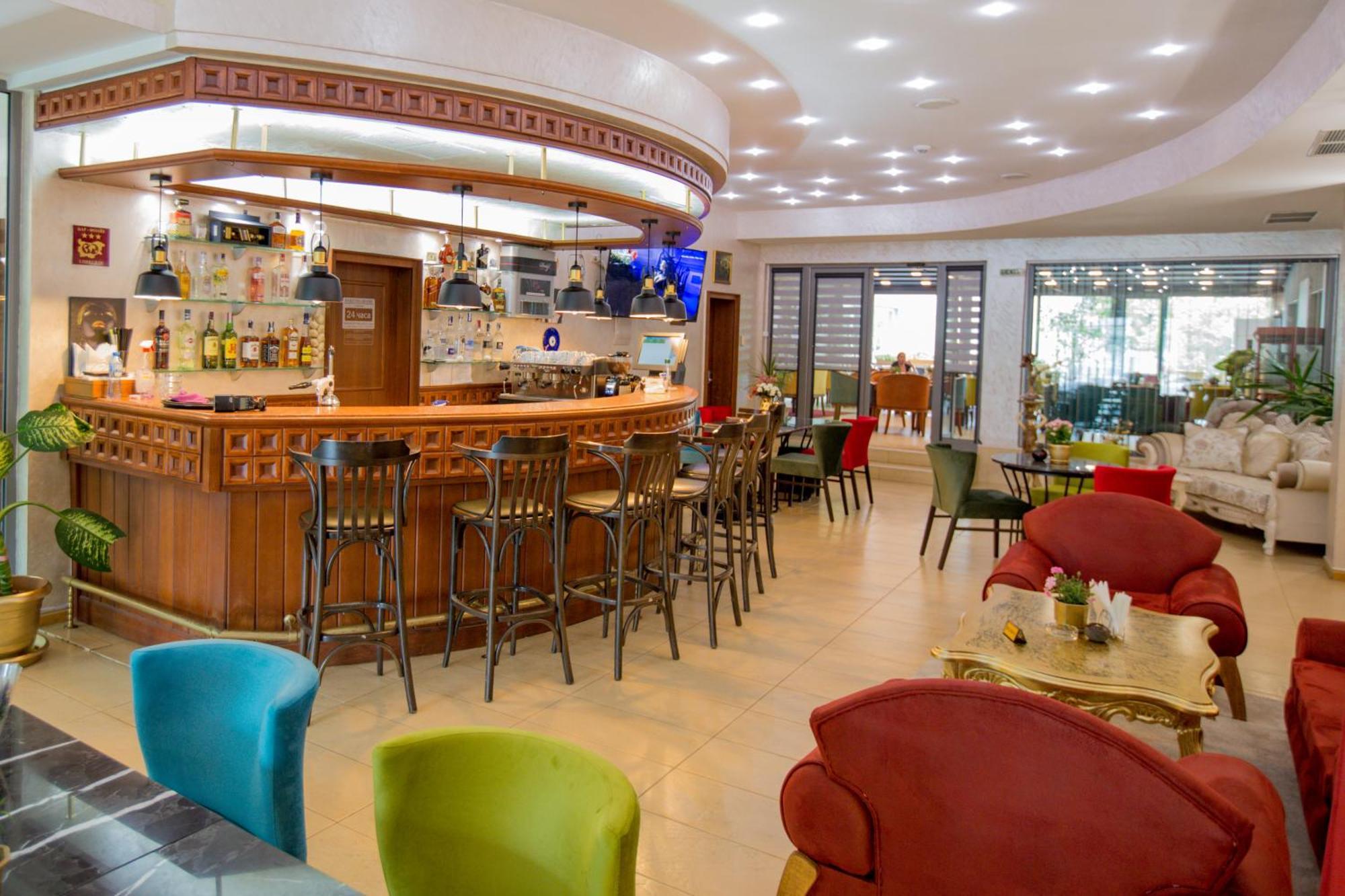 Terra Europe Brontes Hotel تارغوفيشته المظهر الخارجي الصورة