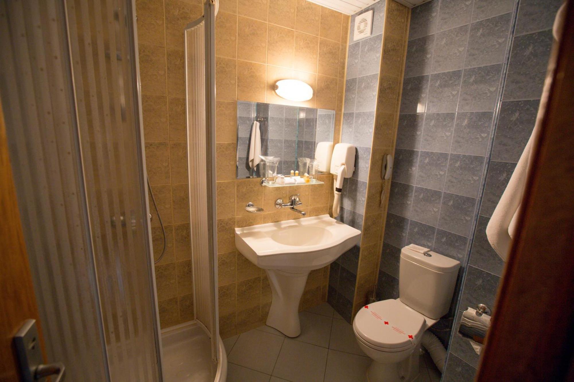Terra Europe Brontes Hotel تارغوفيشته المظهر الخارجي الصورة