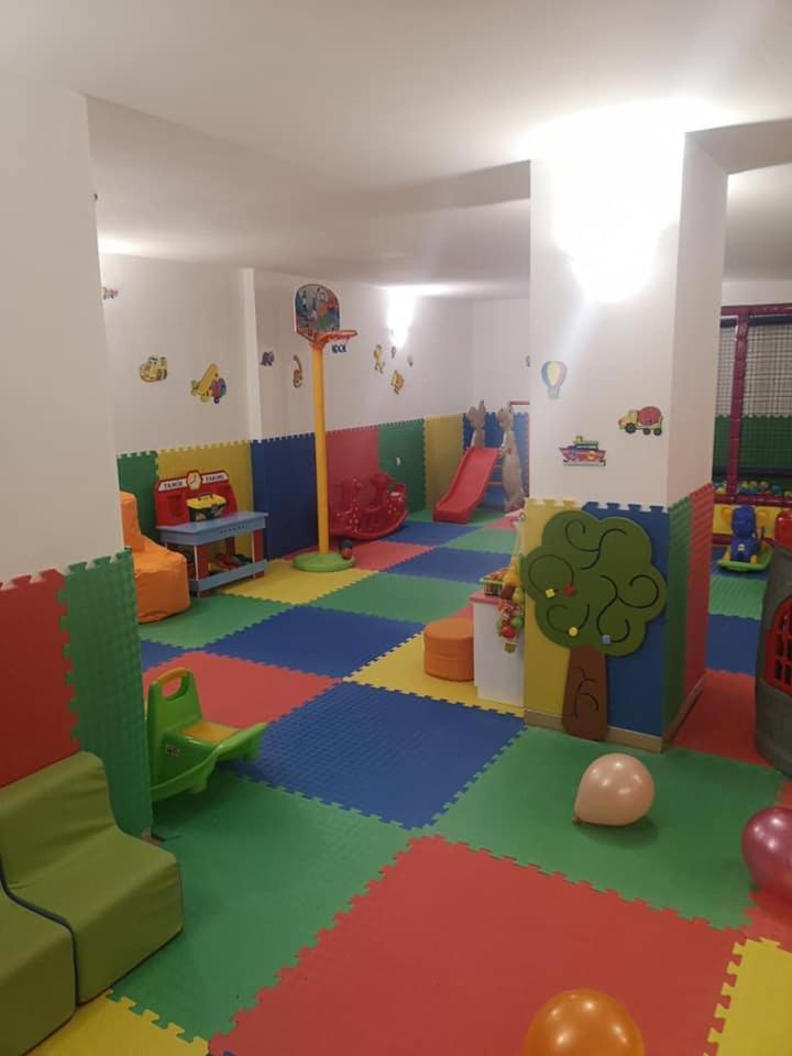 Terra Europe Brontes Hotel تارغوفيشته المظهر الخارجي الصورة