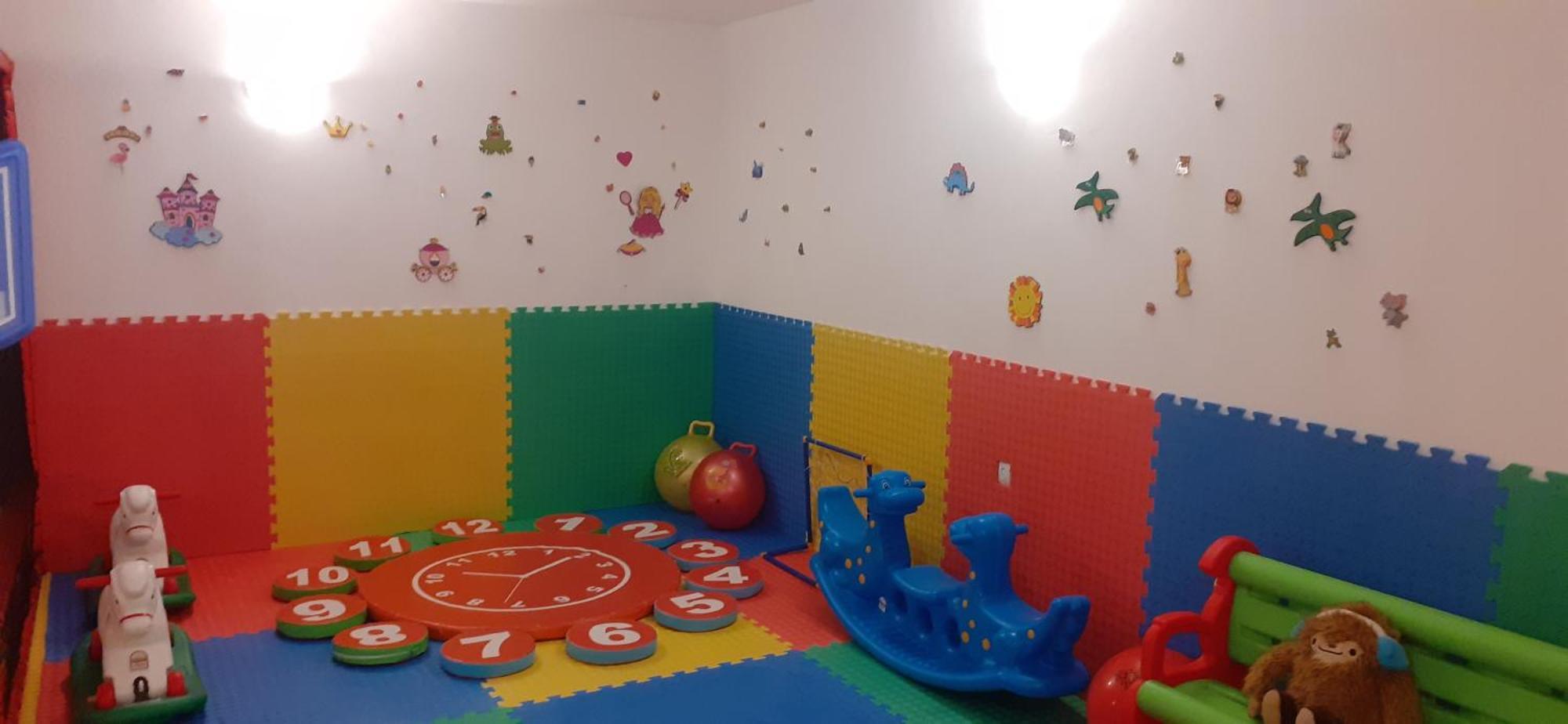 Terra Europe Brontes Hotel تارغوفيشته المظهر الخارجي الصورة