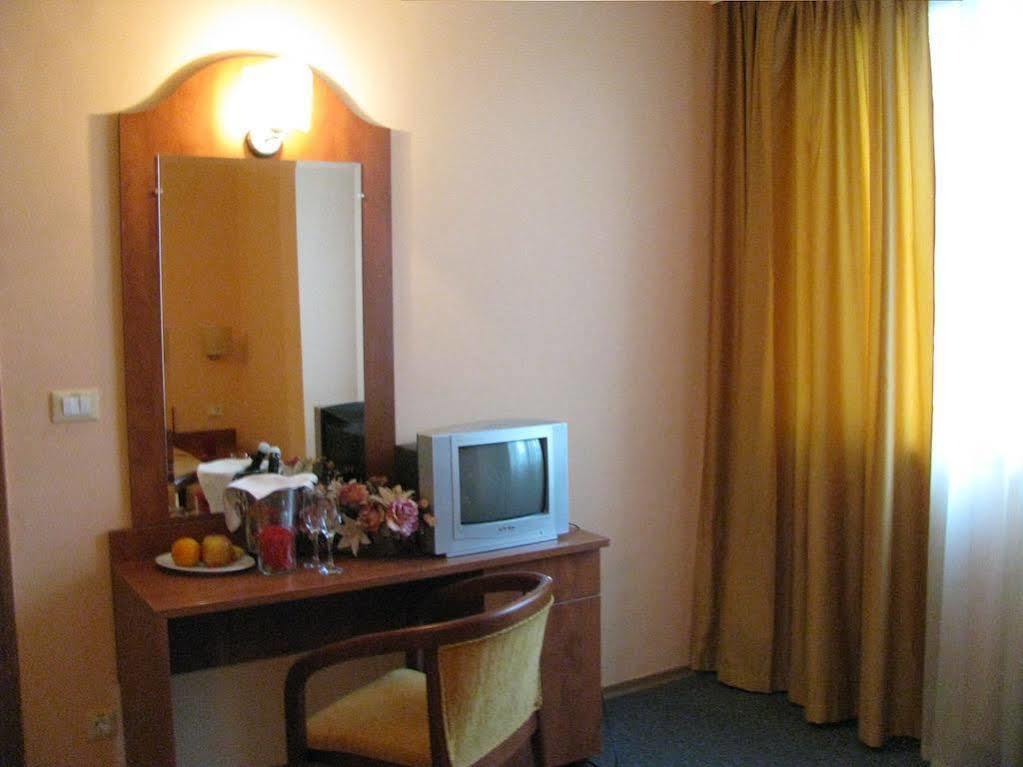 Terra Europe Brontes Hotel تارغوفيشته المظهر الخارجي الصورة