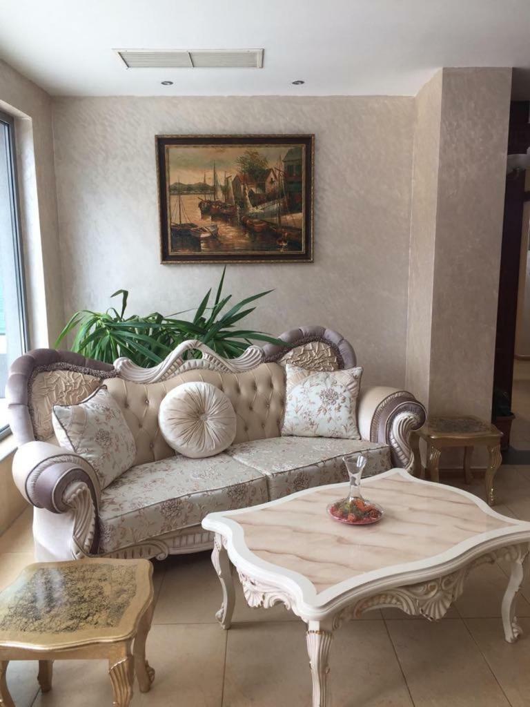 Terra Europe Brontes Hotel تارغوفيشته المظهر الخارجي الصورة