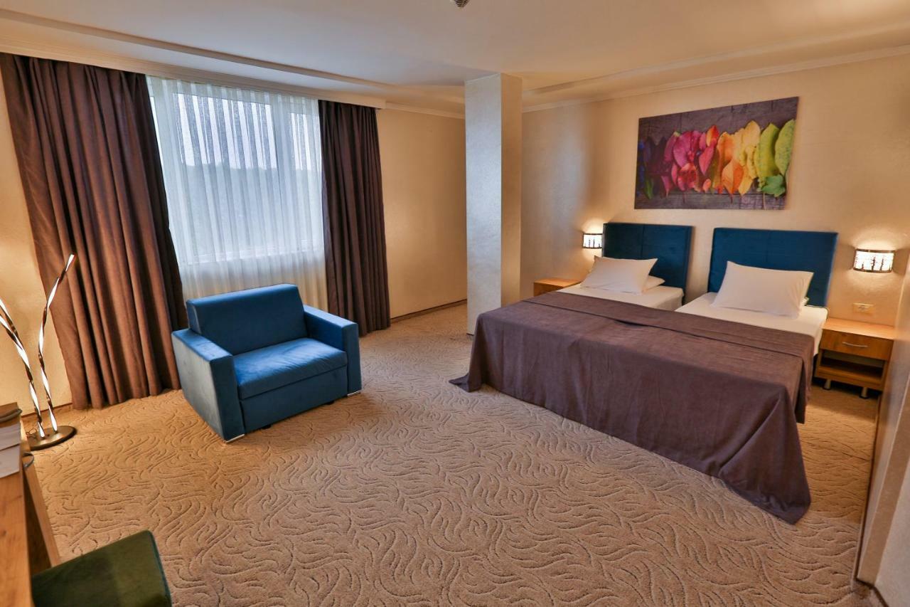 Terra Europe Brontes Hotel تارغوفيشته المظهر الخارجي الصورة