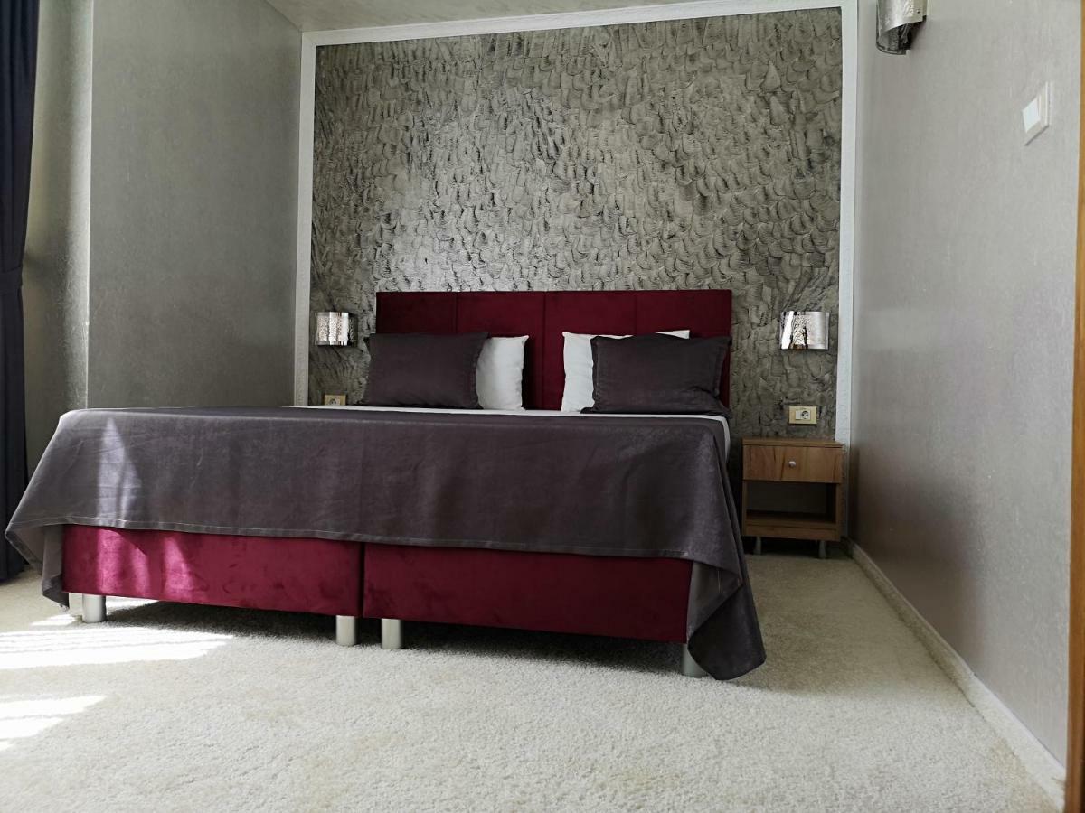 Terra Europe Brontes Hotel تارغوفيشته المظهر الخارجي الصورة